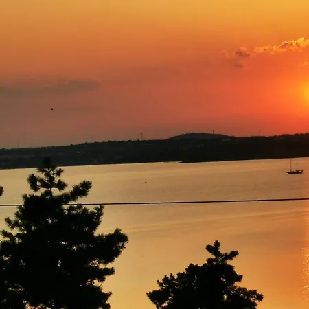 созополски залез Apartmán